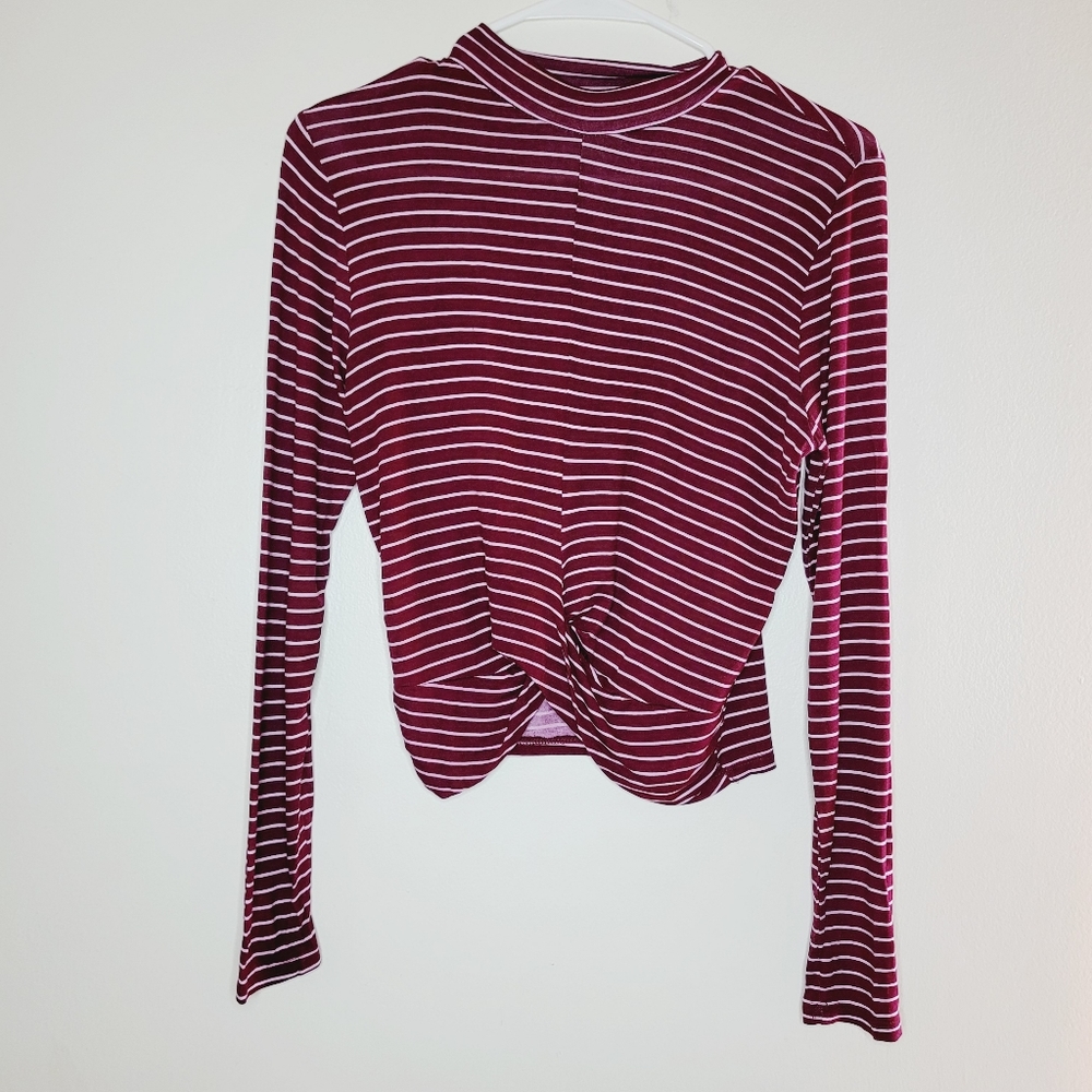 Ambiance Top Mock Turtle Neck Long Sleeve Size Medium Purple and White Casual